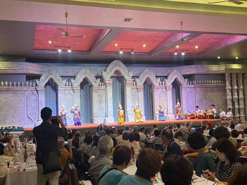 Siem Reap: Apsara Dance Show & Dinner with Tuk-Tuk Transfers - A one-hour show inside a large dinner venue
