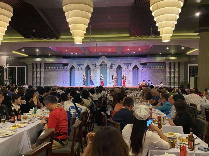 Siem Reap: Apsara Dance Show & Dinner with Tuk-Tuk Transfers - Who should book this Apsara evening?