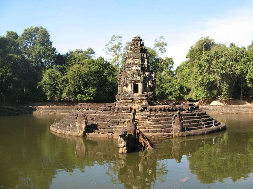 Siem Reap: Grand Circle Temples Tour With Private Tuk-Tuk - Neak Pean and its unusual island setting