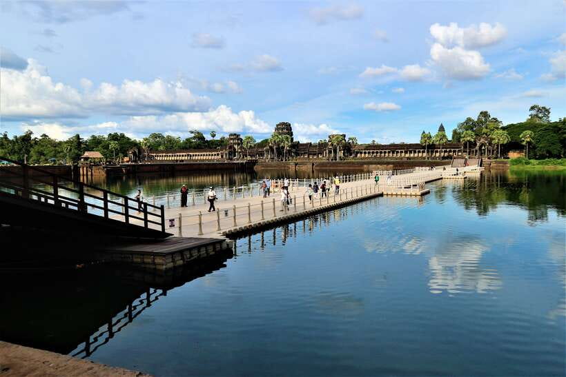 Siem Reap: Personalized Angkor Wat Sunrise/Set by TukTuk/Car - Three hours or eight hours?