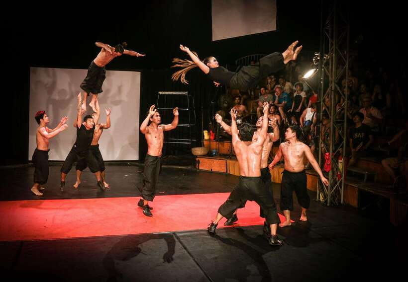 Siem Reap: Phare Circus Ticket with Tuk Tuk Transfer - Who will enjoy this evening most