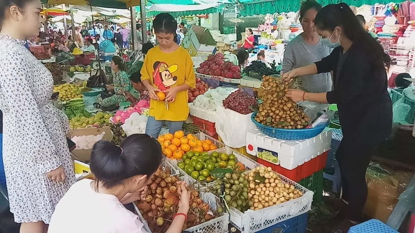 Siem Reap Street Foods Tour by Tuk Tuk with Personal Guide - Phsar Leu Thom Tmey and the broader market picture