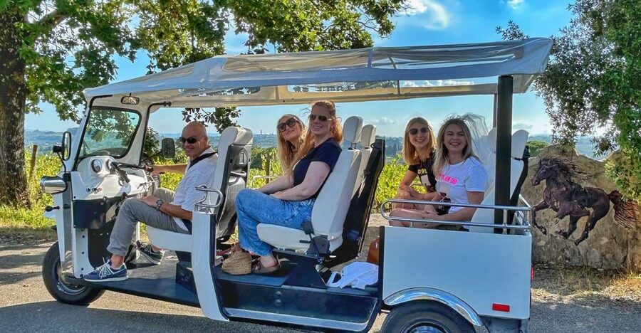 Siena: Tuk Tuk Tour with Wine Tasting - Starting at San Domenico in Siena
