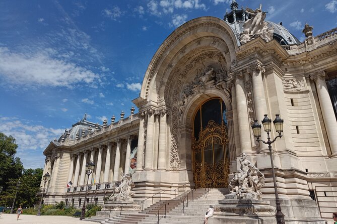 Sightseeing tour of most iconic parisian monuments (rickshaw) - Fashion, Diana’s memorial, and the Arc de Triomphe