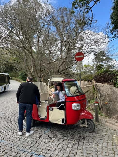 Sintra: 2-Hour Guided Tuk-Tuk Tour - What the guides add to the ride