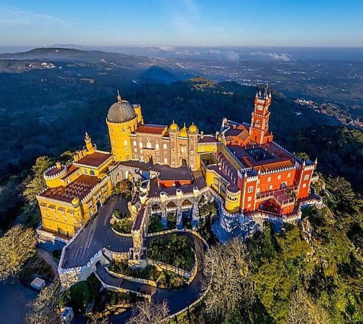Sintra: Pena Palace and Park Entry Ticket with Tuk Tuk Ride - Finding the meeting point in central Sintra