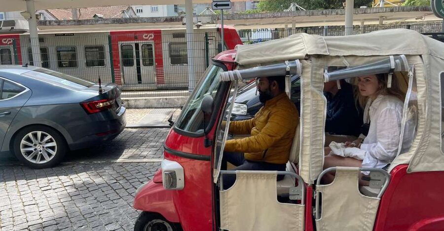 Sintra: -Sintra Sightseeing Tour With Tuk Tuk (1hr) - The historic center and Sintra Palace
