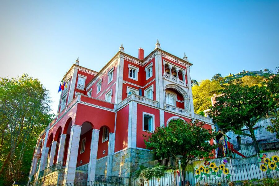 Sintra: -Sintra Sightseeing Tour With Tuk Tuk (1hr) - Pena Palace and its gardens