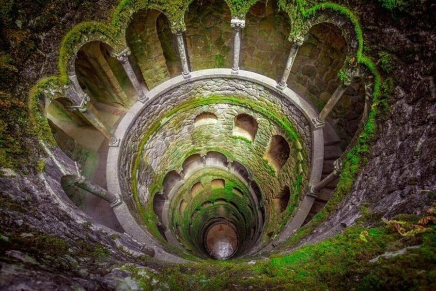 Sintra: Vintage electric Tuk Tuk tour, Pena Palace 4/5 hours - Quinta da Regaleira in a ten-minute glimpse