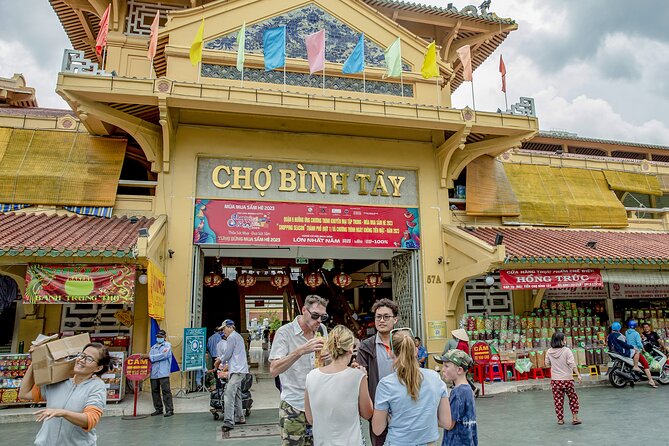 Small-group Saigon City Tour: 1-day Must-See Icons & Cyclo Ride - French colonial details at the Central Post Office