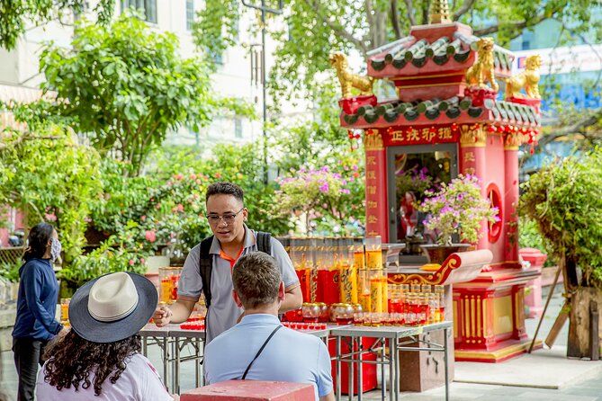 Small-group Saigon City Tour: 1-day Must-See Icons & Cyclo Ride - Ben Thanh Market as the final stop