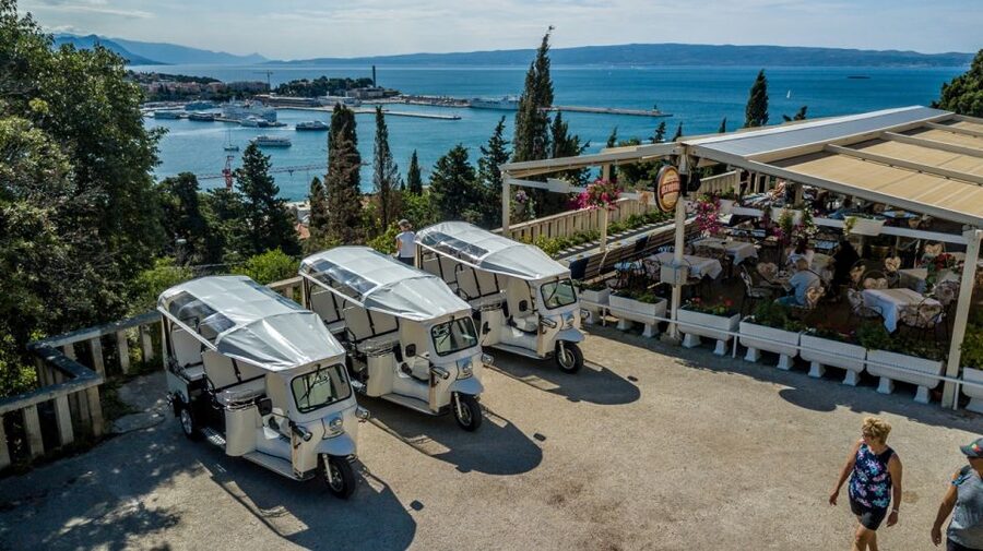 Split: City Highlights Electric Tuk-Tuk Tour - Starting near the fountain and finding your guide