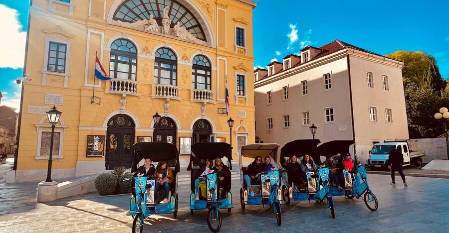 Split Tour in Private Electric Rickshaw - The old center in a quick sequence of landmarks