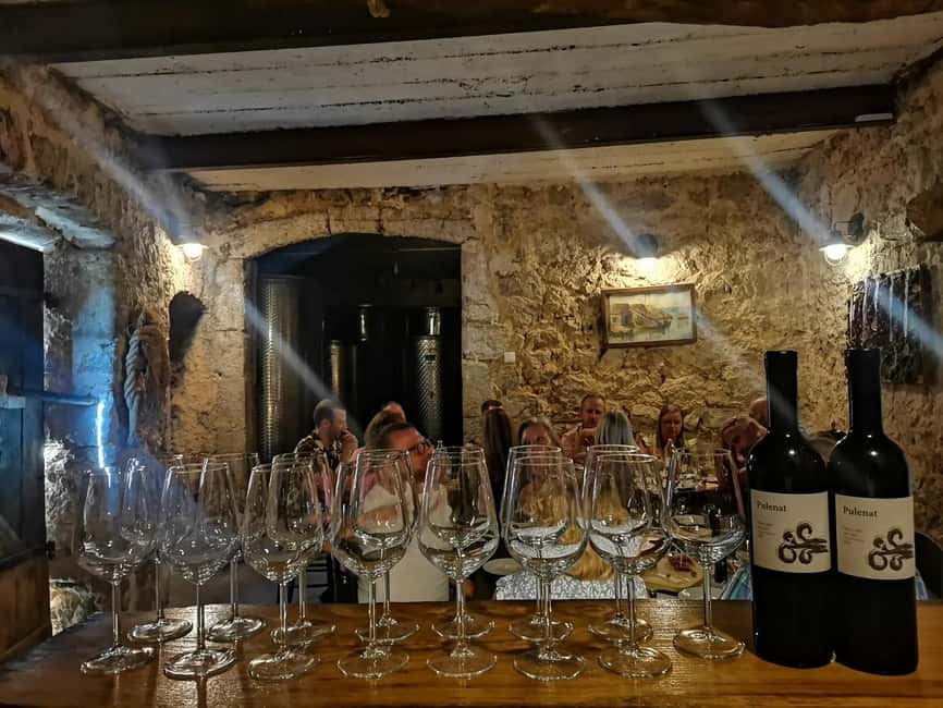 Stari Grad: Private Tuk-Tuk tour with Wine tasting - A proper stop in a traditional konoba