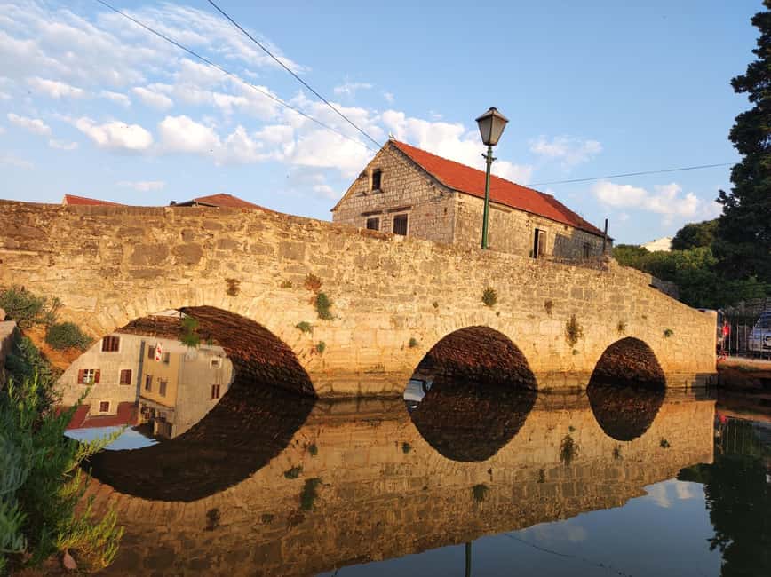 Stari Grad: Private Tuk-Tuk tour with Wine tasting - Who will enjoy this most