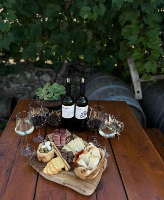 Stari Grad: Private Tuk-Tuk tour with Wine tasting - Small details that affect the experience