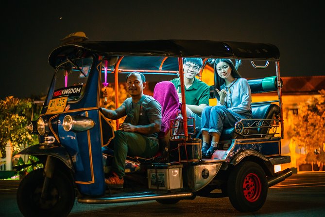 Sunlight or Moonlight: Chiang Mai City Tuk Tuk Tour - Wat Chedi Luang and the heart of the Old City