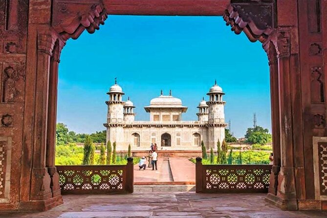 Taj Mahal Half Day Tour by Tuk Tuk - Two hours inside Agra Fort