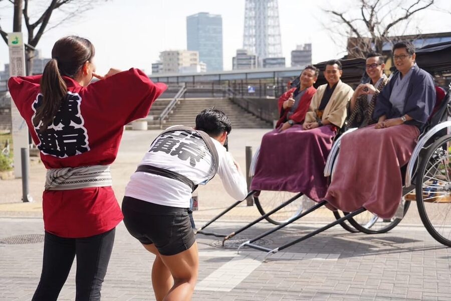 Tokyo: Asakusa tour by rickshaw - A short route with a clear purpose