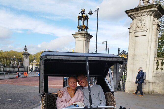 Touching Distance LONDON Rickshaw/Pedicab Private Tour - The Tower and the City reveal older London beside new London