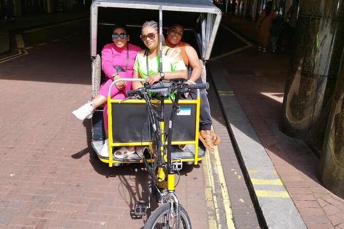 Touching Distance LONDON Rickshaw/Pedicab Private Tour - Mayfair shows London at its most polished