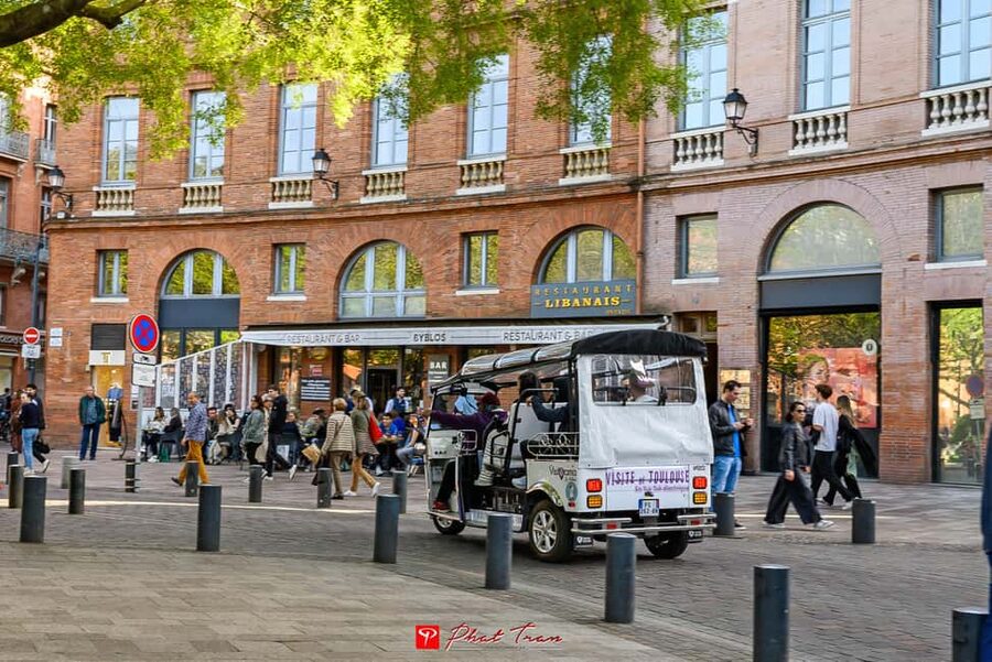 Toulouse: Electric Tuk-Tuk Tour with Photo Stops and Audio - Place Saint-Pierre and the Canal du Midi broaden the picture