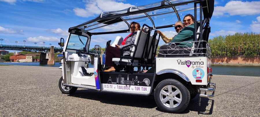 Toulouse: Electric Tuk-Tuk Tour with Photo Stops and Audio - Comfort, weather, and what to bring