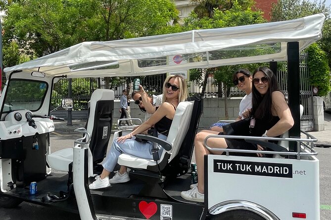 Tour en tuk-tuk electrico por MADRID MODERNO - Retiro buildings and the Prado Museum