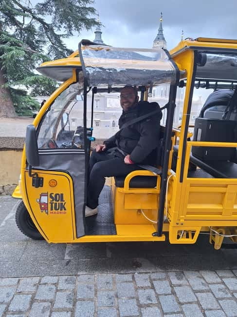 Tour en Tuk Tuk por lo mejor de Madrid - Retiro Park and Puerta de Alcalá