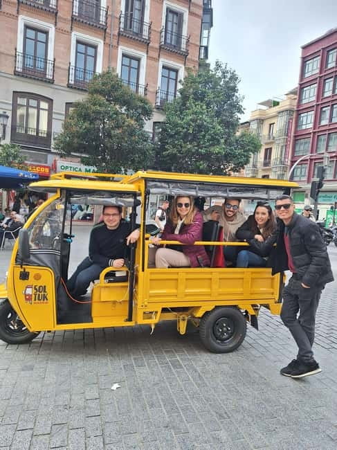 Tour en Tuk Tuk por lo mejor de Madrid - From Plaza de Santa Ana to the Golden Triangle of Art