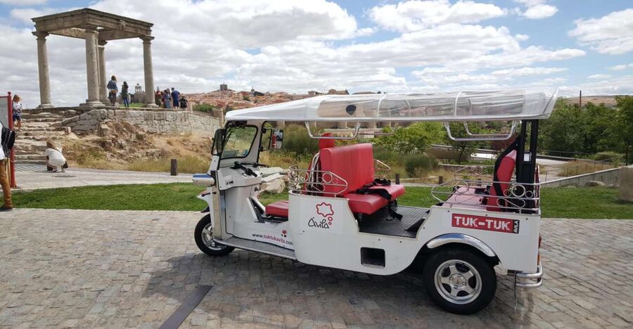 Tour Guiado En Tuk Tuk Recorre Avila De La Forma Mas Comoda - Torreón de los Guzmanes and the Civic Face of Ávila