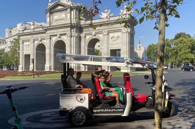 Tour Madrid: Royals, Plazas & Secrets 3H - Churches, writers, and the Spanish Parliament