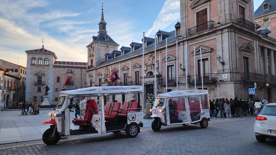 Tour Madrid: Secrets in a Electric Tuk Tuk - Timing, weather, and comfort