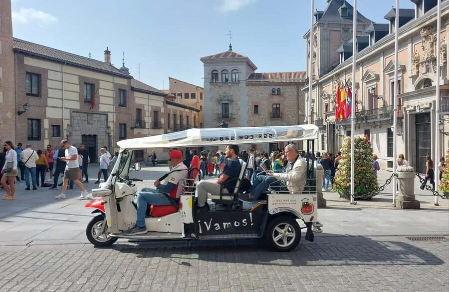 Tour Madrid: Secrets in a Electric Tuk Tuk - Who will get the most from this Madrid tour