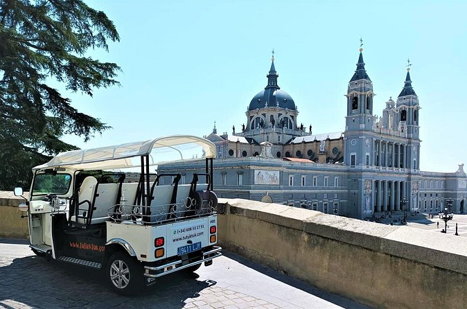 Tour of Castizo Madrid with a private guide in a yellow Tuk-Tuk - The guides make the difference