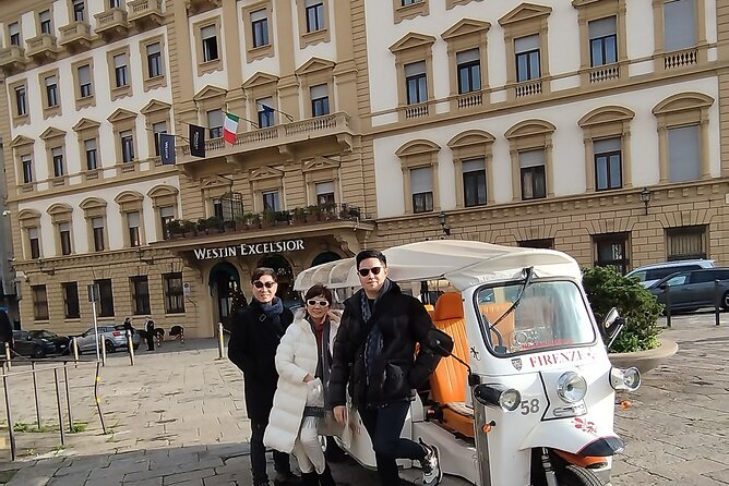 Tour panoramic di firenze o in golf cart etuktuk (Minimum 2 PAX) - Starting near the Uffizi on Via Vinegia