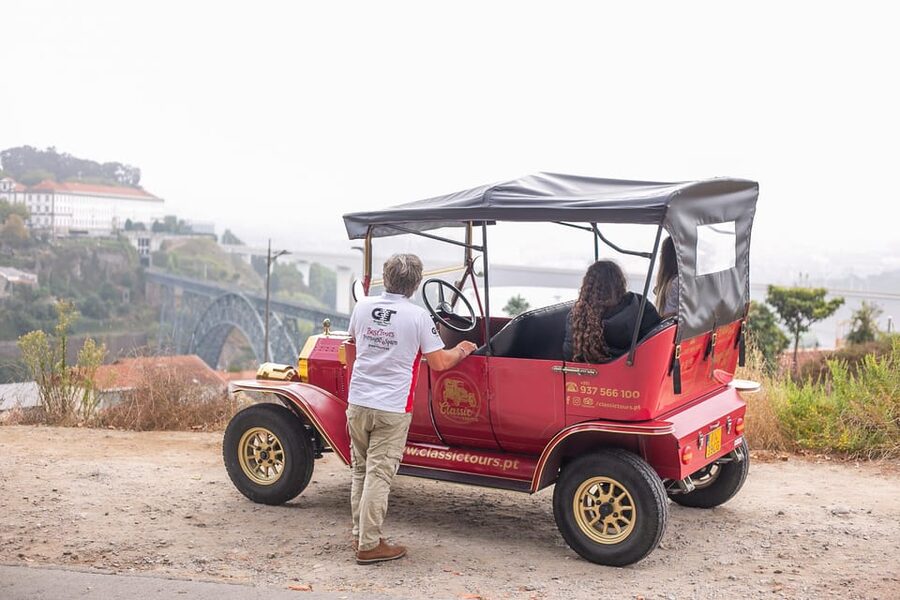 Tour Porto: Classic Adventure in Electric Tuk Tuk - Starting beside Sé Cathedral