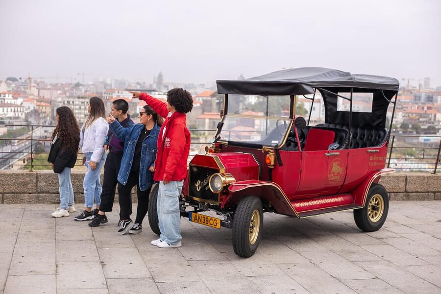 Tour Porto: Classic Adventure in Electric Tuk Tuk - The Luís I Bridge and the river views