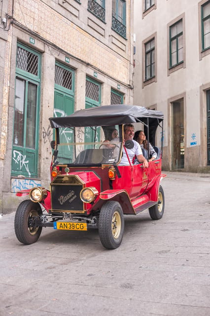 Tour Porto: Classic Adventure in Electric Tuk Tuk - What the private format changes