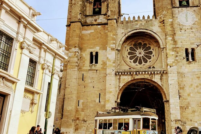 Tour Tuk Tuk Lisbon-Belem 4 H Free Pick-up - Alfama, Saint Vincent, and the National Pantheon
