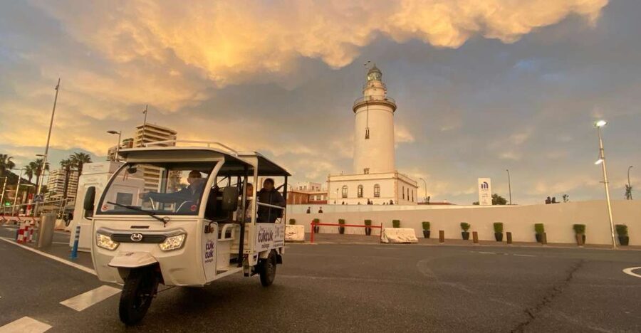 Tour Tuk Tuk Málaga - The Gibralfaro viewpoint and English Cemetery