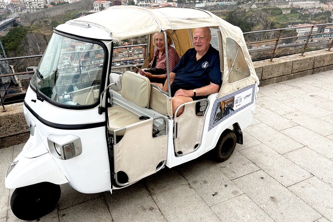 Tours in the Port DE Tuk Tuk - Crossing the Dom Luís I Bridge to Gaia