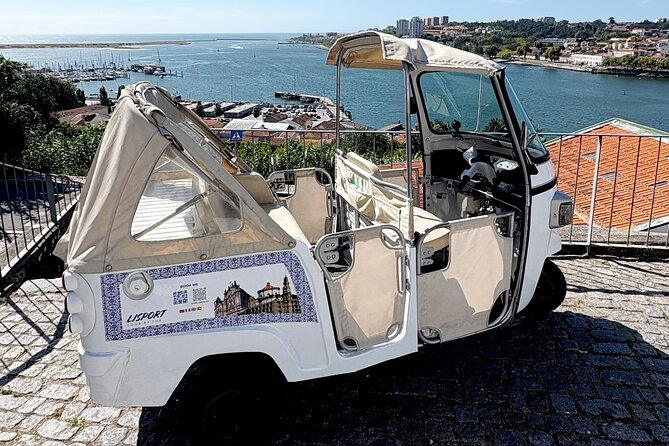 Tours in the Port DE Tuk Tuk - Medieval walls and the riverfront