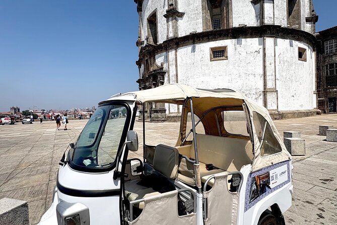 Tours in the Port DE Tuk Tuk - Praça da Batalha, São Bento, and Porto Cathedral