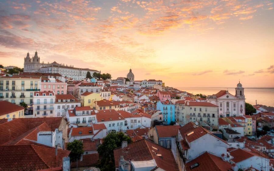 Travel to the Medieval part of Lisbon by Tuk Tuk - Passing through Mouraria and Costa do Castelo