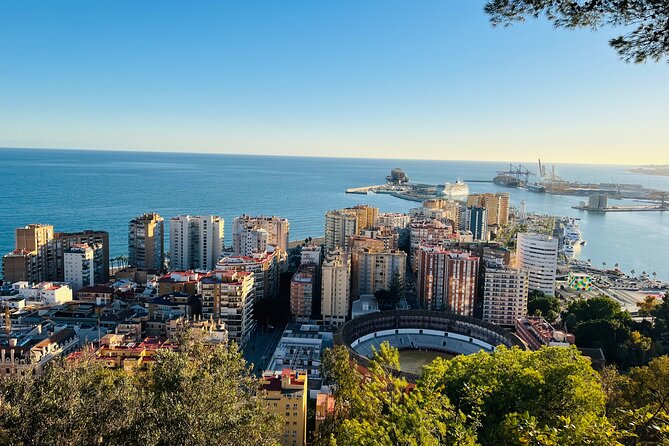 Tuk Tuk Adventure through Málaga with Spanish Crash Course - Starting with coffee and useful Spanish