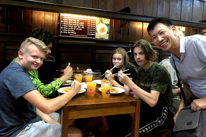 Tuk Tuk Bangkok Private Tour: WW2 Pad Thai, 360-Viewpoint, Chinatown (Pickup) - Golden Mountain and the 360-degree view