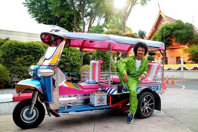 Tuk Tuk Bangkok Private Tour: WW2 Pad Thai, 360-Viewpoint, Chinatown (Pickup) - The guides make the format more personal