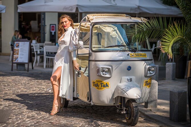 Tuk Tuk Bucharest Romantic Tour with miniBAR - Revolution Square and the events of December 1989