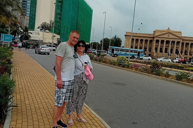 Tuk-Tuk City Tour Colombo SL - The National Museum and Viharamahadevi Park
